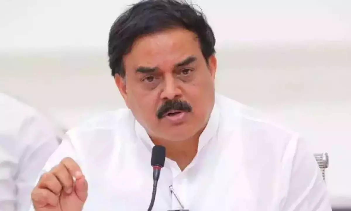 Andhra: मनोहर ने खराब भोजन की गुणवत्ता के खिलाफ चेतावनी दी Andhra: मनोहर ने खराब भोजन की गुणवत्ता के खिलाफ चेतावनी दी