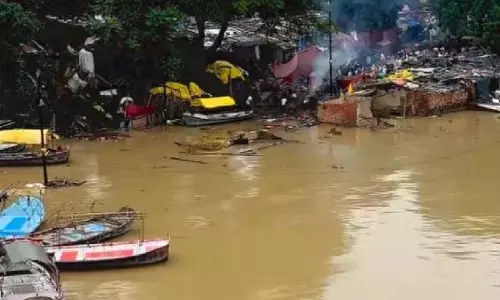 Siddharthnagar: बड़हरा गांव बाढ़ में फंसा, रास्ते बंद, मदद का इंतजार Siddharthnagar: बड़हरा गांव बाढ़ में फंसा, रास्ते बंद, मदद का इंतजार