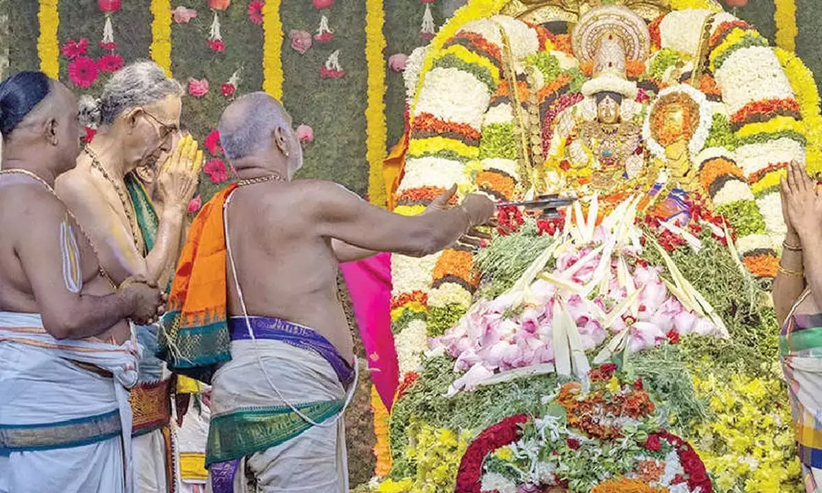 Andhra: तिरुचानूर में भव्यता वरलक्ष्मी व्रत का प्रतीक है