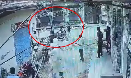 भीड़ के सामने ही हत्या, LIVE वीडियो भीड़ के सामने ही हत्या, LIVE वीडियो