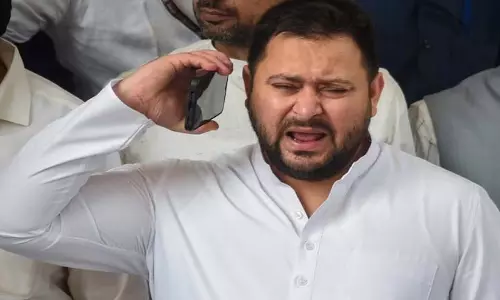EC ने तेजस्वी को ‘फर्जी’ मतदाता पहचान पत्र जमा करने के लिए 16 अगस्त की समय सीमा तय की EC ने तेजस्वी को ‘फर्जी’ मतदाता पहचान पत्र जमा करने के लिए 16 अगस्त की समय सीमा तय की