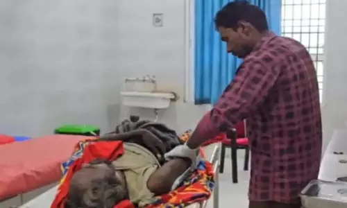बारगढ़ अस्पताल पर आरोप, दुर्घटना पीड़ितों को कार्डबोर्ड स्प्लिंट से इलाज बारगढ़ अस्पताल पर आरोप, दुर्घटना पीड़ितों को कार्डबोर्ड स्प्लिंट से इलाज
