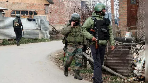Kulgam आतंकवादियों के साथ मुठभेड़: दो जवान शहीद Kulgam आतंकवादियों के साथ मुठभेड़: दो जवान शहीद