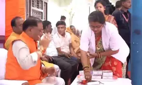 CM साय को आंगनबाड़ी, मितानिन और समूह की दीदीयों ने बांधी राखी
