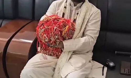 खान सर के हाथ में 15 हजार राखियां बांधी बहनों ने, वीडियो खान सर के हाथ में 15 हजार राखियां बांधी बहनों ने, वीडियो