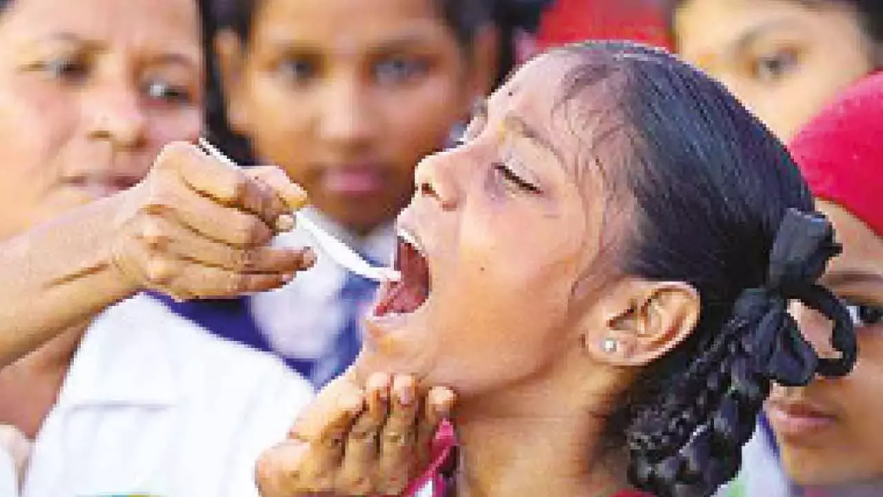 Telangana: रक्षा बंधन पर दामोदर ने कृमि मुक्ति अभियान के प्रति जागरूकता का आह्वान किया Telangana: रक्षा बंधन पर दामोदर ने कृमि मुक्ति अभियान के प्रति जागरूकता का आह्वान किया