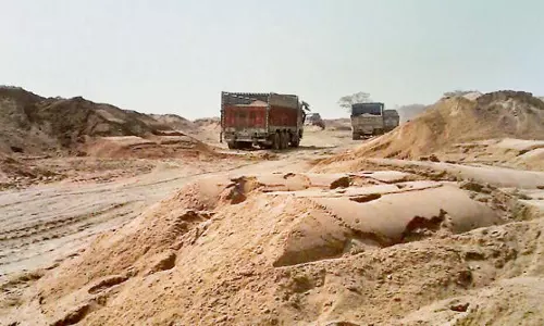 Ranchi: बालू का अवैध खनन करने वालों और थाना प्रभारी के बीच है मिलीभगत