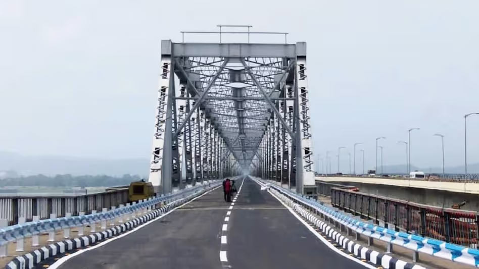 Assam : पुराना सरायघाट पुल 9 अगस्त की रात मरम्मत के लिए बंद रहेगा Assam : पुराना सरायघाट पुल 9 अगस्त की रात मरम्मत के लिए बंद रहेगा