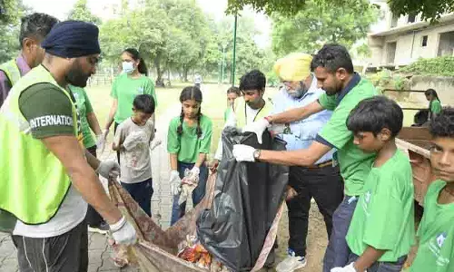 Chandigarh: हरित पट्टी में सफाई अभियान