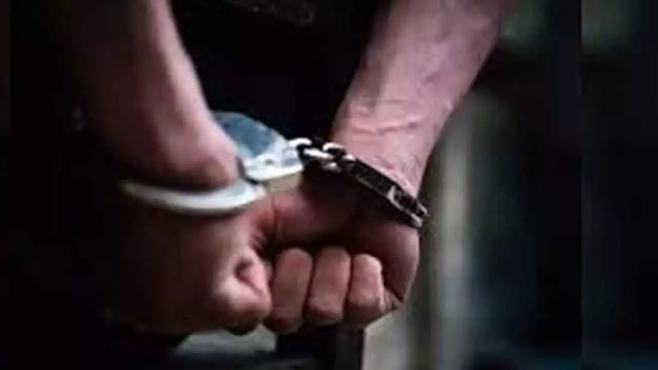 Telangana: पब में महिला से छेड़छाड़ के आरोप में 3 पर मामला दर्ज Telangana: पब में महिला से छेड़छाड़ के आरोप में 3 पर मामला दर्ज