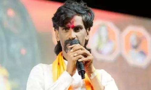 मनोज जारंगे पाटिल ने मराठा-ओबीसी विवाद पैदा करने के सरकार के प्रयास की आलोचना की मनोज जारंगे पाटिल ने मराठा-ओबीसी विवाद पैदा करने के सरकार के प्रयास की आलोचना की