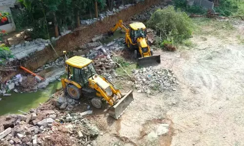 Telangana: यूसुफगुडा-अमीरपेट में अतिक्रमण वाले नाले और जाम नालियों से बाढ़ Telangana: यूसुफगुडा-अमीरपेट में अतिक्रमण वाले नाले और जाम नालियों से बाढ़