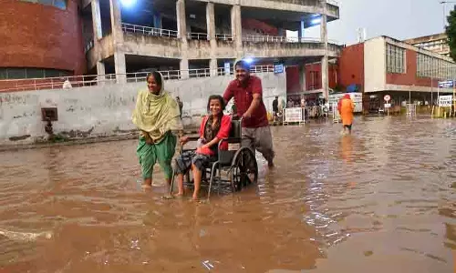Chandigarh में पीक आवर्स के दौरान बारिश से यातायात बाधित