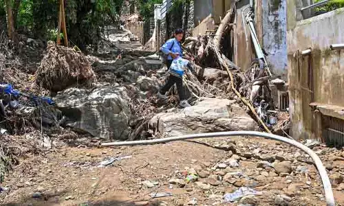 Himachal सरकार आपदा प्रभाव को कम करने के लिए अनियंत्रित निर्माण को नियंत्रित करने पर काम कर रही
