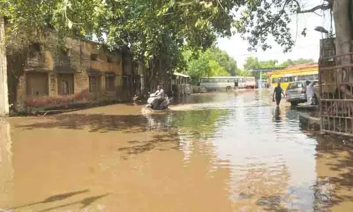 Amritsar में पंजाब रोडवेज वर्कशॉप में बारिश का पानी और कीचड़ भर गया Amritsar में पंजाब रोडवेज वर्कशॉप में बारिश का पानी और कीचड़ भर गया