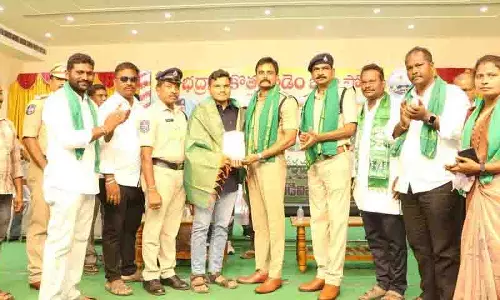 कोठागुडेम पुलिस आदिवासी कल्याण के लिए प्रयासरत: SP Rohith Raju कोठागुडेम पुलिस आदिवासी कल्याण के लिए प्रयासरत: SP Rohith Raju