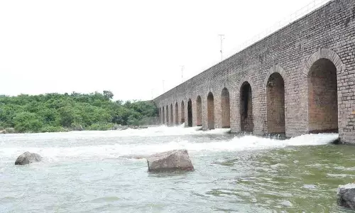 हिमायत सागर के 4 गेट हटाए गए..ओआरआर सर्विस रोड बंद