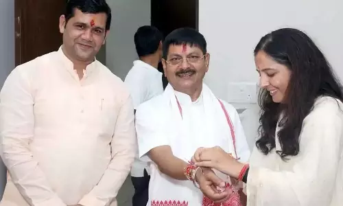 Gurugram: भाजपा संगठन मंत्री को महिला कार्यकर्ताओं का राखी स्नेह Gurugram: भाजपा संगठन मंत्री को महिला कार्यकर्ताओं का राखी स्नेह