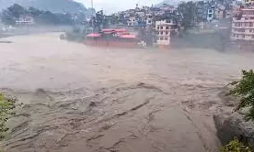 Nahan: मारकंडा में मवेशी बहे, 5 बछड़ों की तलाश जारी Nahan: मारकंडा में मवेशी बहे, 5 बछड़ों की तलाश जारी