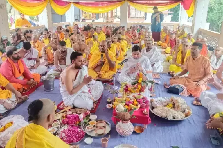 Haridwar: स्वामी विश्वेश्वरानंद गिरि ने समझाया श्रावणी पर्व का महत्व Haridwar: स्वामी विश्वेश्वरानंद गिरि ने समझाया श्रावणी पर्व का महत्व