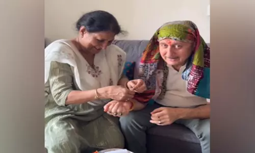 अनुपम खेर ने भाभी रीमा के साथ मनाया रक्षाबंधन, शेयर किया दिल छू लेने वाला Video