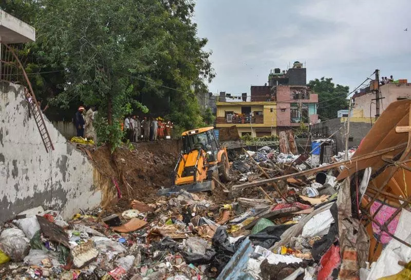 काला शनिवार: राजधानी में एक दिन में 12 लोगों की जान गई काला शनिवार: राजधानी में एक दिन में 12 लोगों की जान गई