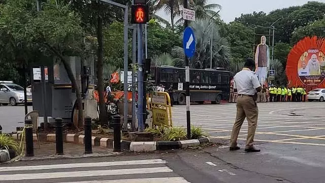 PM Modi आज बेंगलुरु दौरे पर: बहुप्रतीक्षित नम्मा मेट्रो येलो लाइन का उद्घाटन PM Modi आज बेंगलुरु दौरे पर: बहुप्रतीक्षित नम्मा मेट्रो येलो लाइन का उद्घाटन
