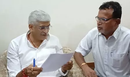 जोधपुर: केंद्रीय मंत्री गजेंद्र सिंह शेखावत ने सुनीं ग्रामीणों की समस्याएं, राहुल गांधी पर किया जुबानी हमला जोधपुर: केंद्रीय मंत्री गजेंद्र सिंह शेखावत ने सुनीं ग्रामीणों की समस्याएं, राहुल गांधी पर किया जुबानी हमला