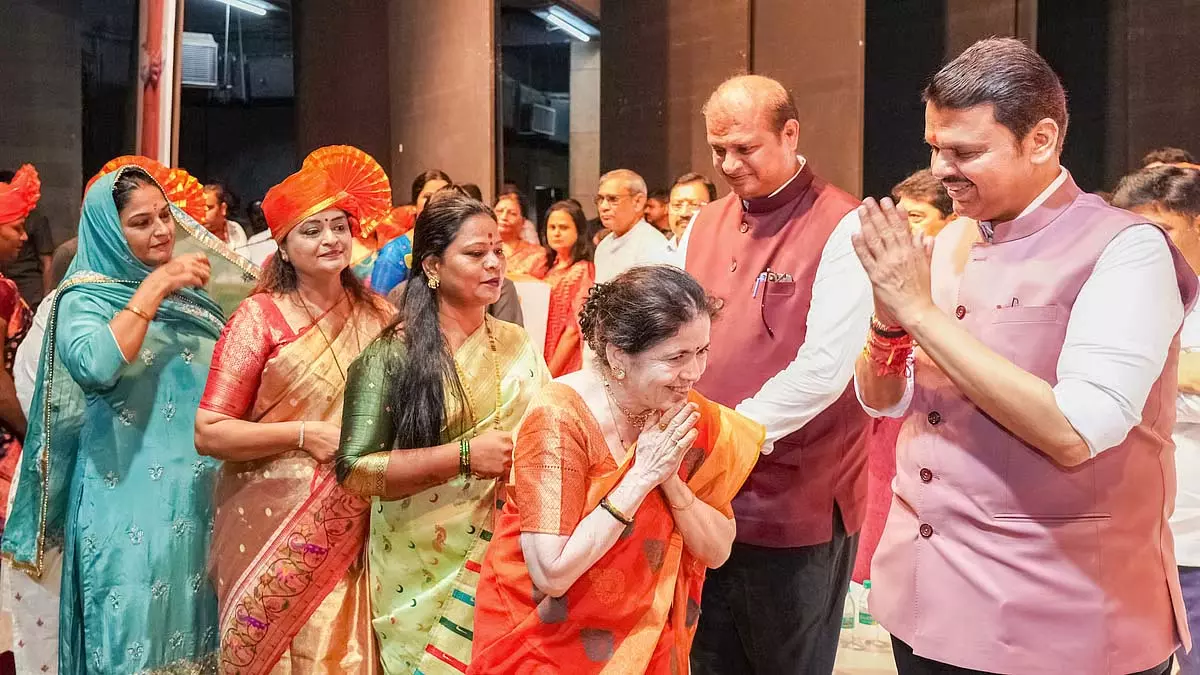 Maharashtra : मुख्यमंत्री ने लड़की बहिन योजना के लिए निरंतर धन मुहैया कराने का आश्वासन दिया Maharashtra : मुख्यमंत्री ने लड़की बहिन योजना के लिए निरंतर धन मुहैया कराने का आश्वासन दिया