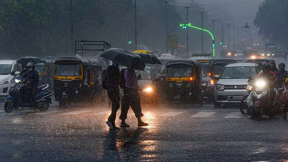 MP : राज्य में भारी बारिश की चेतावनी, 13 अगस्त से और बारिश की संभावना MP : राज्य में भारी बारिश की चेतावनी, 13 अगस्त से और बारिश की संभावना