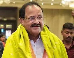 वेंकैया नायडू ने अमेरिकी टैरिफ पर कहा: रूस से आयात पर विरोध कर रहे वेंकैया नायडू ने अमेरिकी टैरिफ पर कहा: रूस से आयात पर विरोध कर रहे