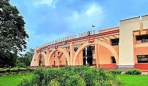 IIM-इंदौर में कंसल्टेंसी में उछाल, वित्त में ऐतिहासिक गिरावट IIM-इंदौर में कंसल्टेंसी में उछाल, वित्त में ऐतिहासिक गिरावट