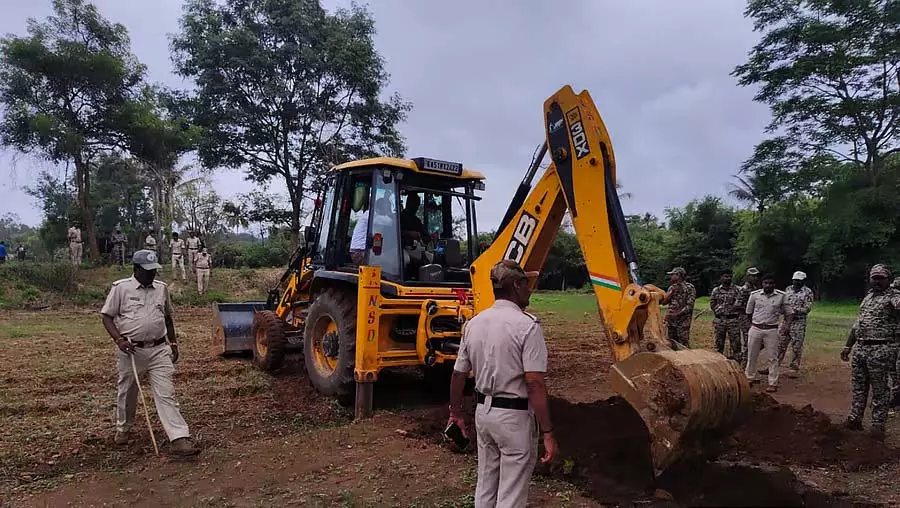 भूटानहल्ली में 5 एकड़ अतिक्रमण हटाया गया: 25 करोड़ की वन संपदा जब्त भूटानहल्ली में 5 एकड़ अतिक्रमण हटाया गया: 25 करोड़ की वन संपदा जब्त