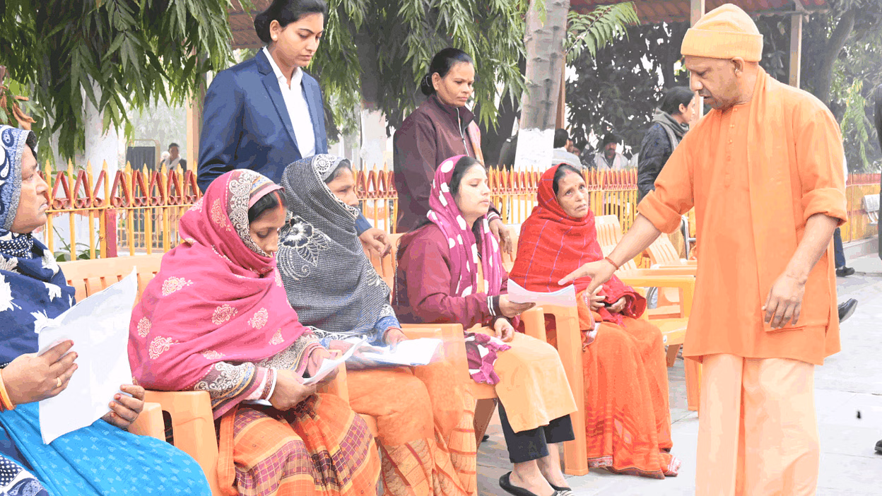 Gorakhpur: सीएम योगी ने गोरखपुर में जनता की समस्याओं को समझा Gorakhpur: सीएम योगी ने गोरखपुर में जनता की समस्याओं को समझा