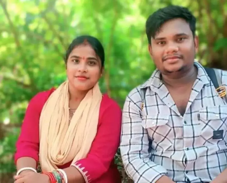 Bhubaneswar : नवविवाहिता का शव फंदे से लटका मिला, पति गिरफ्तार Bhubaneswar : नवविवाहिता का शव फंदे से लटका मिला, पति गिरफ्तार
