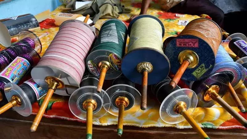 उधमपुर में चीनी मांझे से बाइक सवार का गला कटा उधमपुर में चीनी मांझे से बाइक सवार का गला कटा