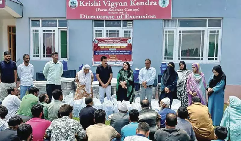 SKUAST-K, KVK बडगाम ने आईसीएआर-टीएसपी के तहत इनपुट वितरण कार्यक्रम आयोजित किया SKUAST-K, KVK बडगाम ने आईसीएआर-टीएसपी के तहत इनपुट वितरण कार्यक्रम आयोजित किया