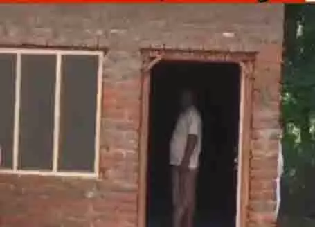 प्लास्टिक शीट से लेकर स्थायी छत तक, NGO प्रवासी परिवारों को राहत पहुंचा रहा प्लास्टिक शीट से लेकर स्थायी छत तक, NGO प्रवासी परिवारों को राहत पहुंचा रहा
