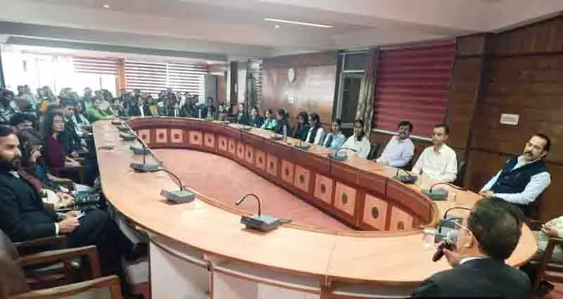 लोकायुक्त ने HPU में नए LLB छात्रों को किया प्रेरित लोकायुक्त ने HPU में नए LLB छात्रों को किया प्रेरित