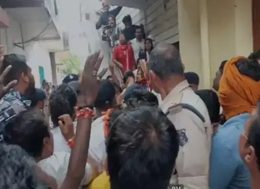 कुकुरबेडा में फोर्स तैनात, धर्मांतरण की खबर पर रायपुर पुलिस अलर्ट कुकुरबेडा में फोर्स तैनात, धर्मांतरण की खबर पर रायपुर पुलिस अलर्ट