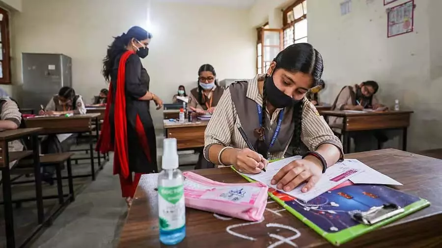 SSLC परीक्षा की गुणवत्ता और उत्तीर्णता दर पर विचार: हसन जिले को ए रैंक मिली SSLC परीक्षा की गुणवत्ता और उत्तीर्णता दर पर विचार: हसन जिले को ए रैंक मिली