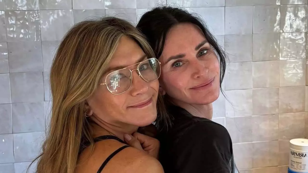 Jennifer Aniston ने दोस्तों के साथ प्यार की भाषा का खुलासा किया Jennifer Aniston ने दोस्तों के साथ प्यार की भाषा का खुलासा किया