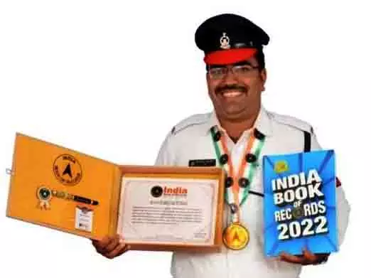 ट्रैफिक मैन को राष्ट्रपति पदक के साथ-साथ प्रमोशन का मिलेगा तोहफा ट्रैफिक मैन को राष्ट्रपति पदक के साथ-साथ प्रमोशन का मिलेगा तोहफा