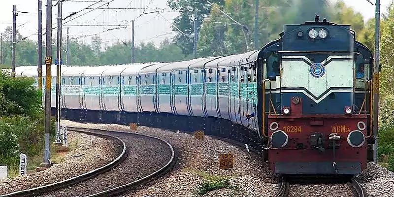 त्योहारों की भीड़ को कम करने के लिए रेलवे ने मध्य प्रदेश की ट्रेनों में और जनरल कोच जोड़े त्योहारों की भीड़ को कम करने के लिए रेलवे ने मध्य प्रदेश की ट्रेनों में और जनरल कोच जोड़े
