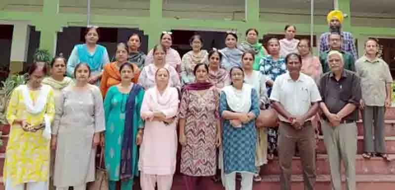 Jalandhar: सरकारी सहायता प्राप्त स्कूल शिक्षकों को 7 महीने से वेतन का इंतजार Jalandhar: सरकारी सहायता प्राप्त स्कूल शिक्षकों को 7 महीने से वेतन का इंतजार