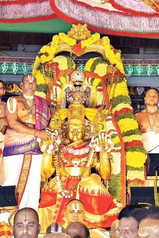 Tirumala : शानदार श्रावण पूर्णिमा गरुड़ सेवा Tirumala : शानदार श्रावण पूर्णिमा गरुड़ सेवा