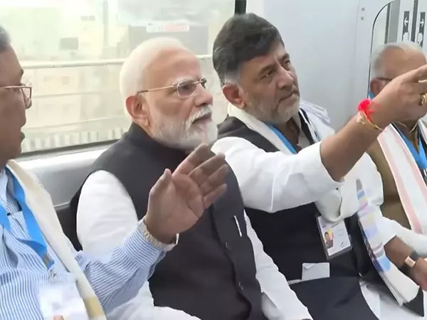 प्रधानमंत्री मोदी ने बेंगलुरु मेट्रो को हरी झंडी दिखाई, उद्घाटन यात्रा की; प्रधानमंत्री मोदी ने बेंगलुरु मेट्रो को हरी झंडी दिखाई, उद्घाटन यात्रा की;
