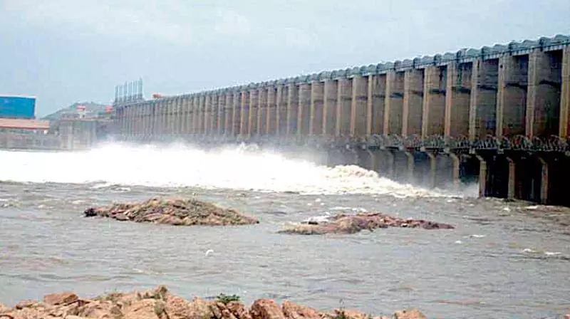 Mahbubnagar में जुराला परियोजना को ऊपरी इलाकों से भारी मात्रा में पानी मिल रहा Mahbubnagar में जुराला परियोजना को ऊपरी इलाकों से भारी मात्रा में पानी मिल रहा