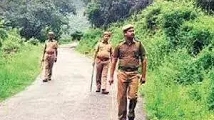 Telangana: वन रक्षकों और बेस कैंप कर्मचारियों को पिछले 4 महीनों से वेतन नहीं मिला Telangana: वन रक्षकों और बेस कैंप कर्मचारियों को पिछले 4 महीनों से वेतन नहीं मिला