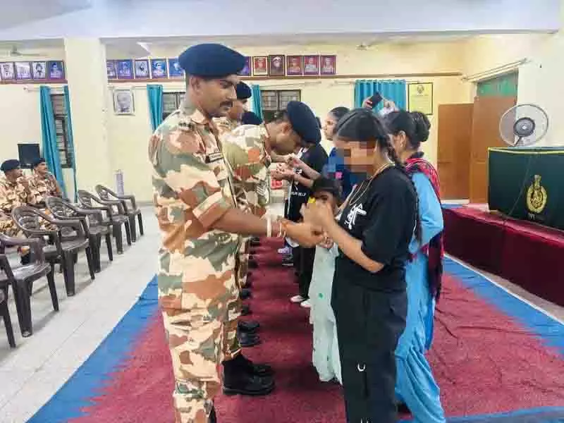 Chandigarh स्नेहालय की लड़कियों ने सैनिकों के साथ मनाया रक्षाबंधन Chandigarh स्नेहालय की लड़कियों ने सैनिकों के साथ मनाया रक्षाबंधन